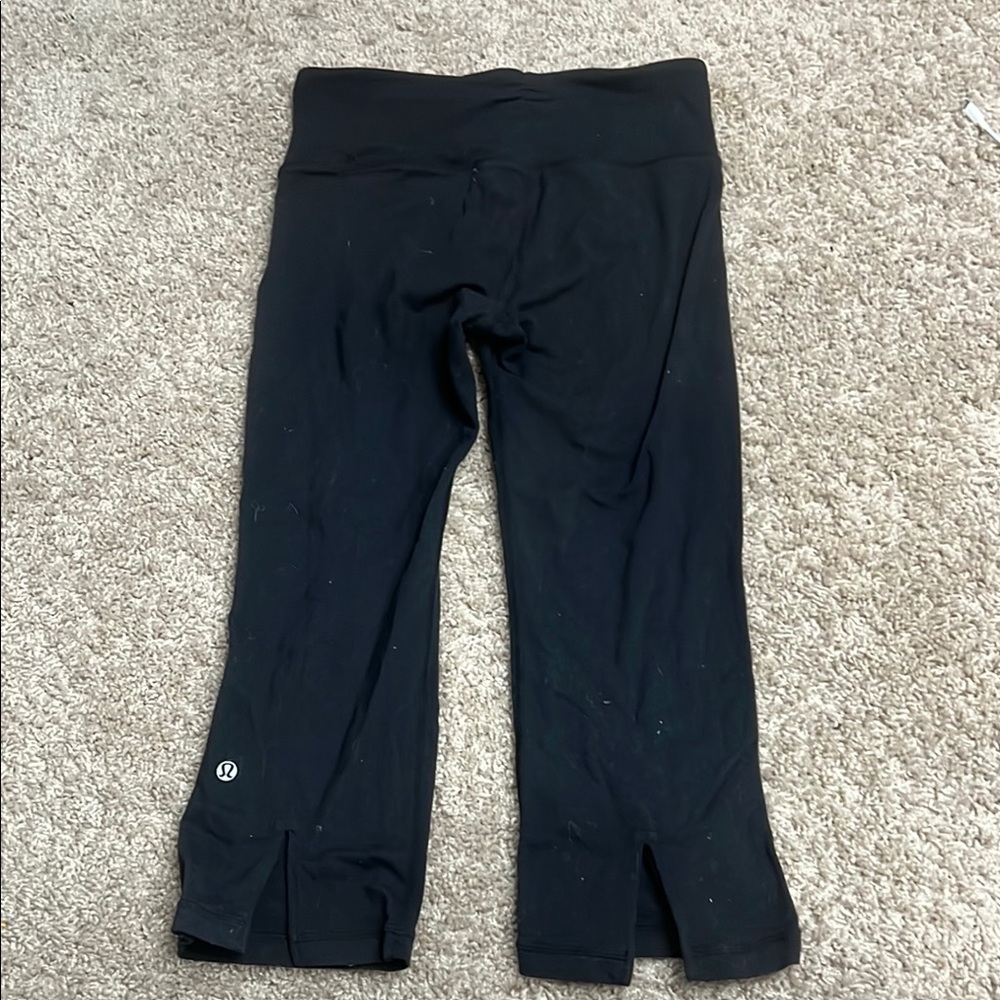 Lululemon Athletica women’s black three-quarter Leggings Sz 6